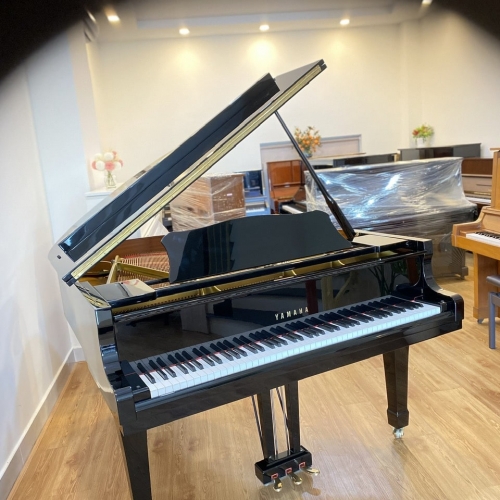 Piano Yamaha G1E